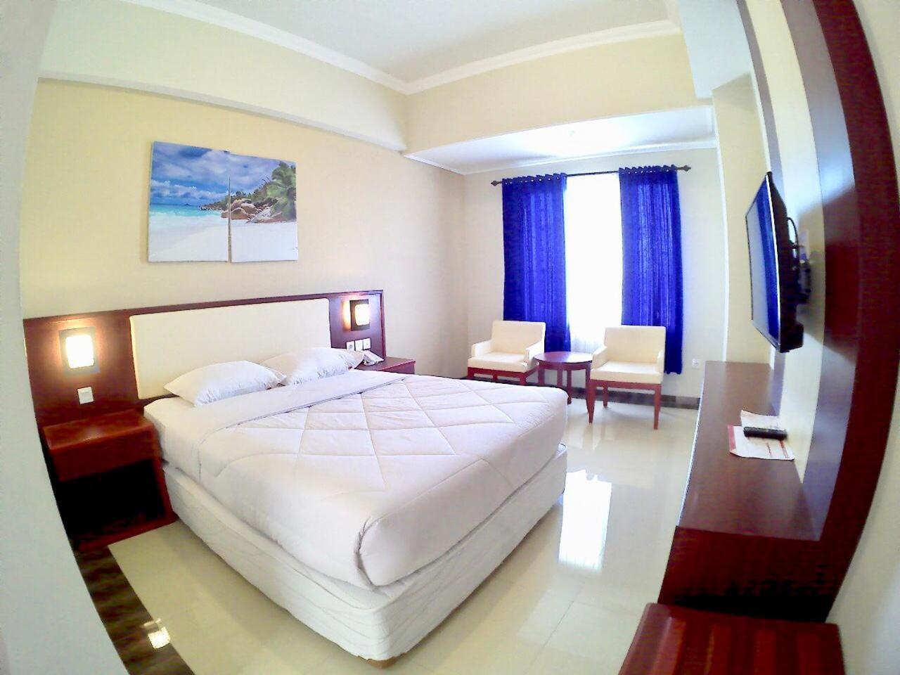 Hotel Tosan Solo Baru Grogol Exterior foto