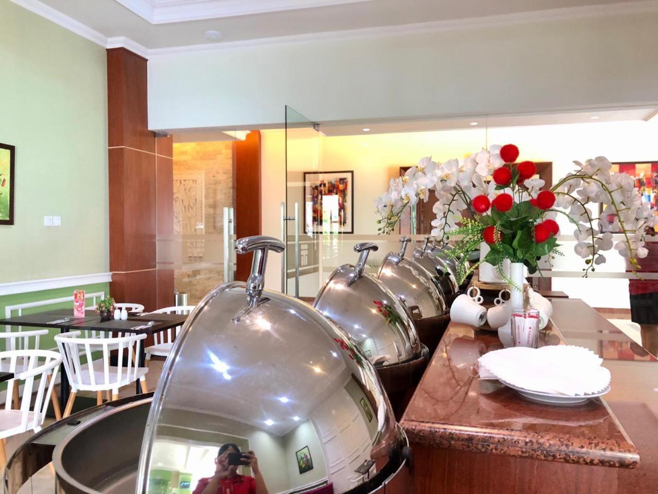 Hotel Tosan Solo Baru Grogol Exterior foto