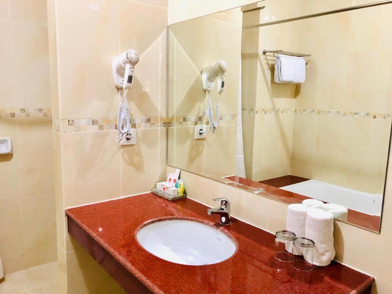Hotel Tosan Solo Baru Grogol Exterior foto